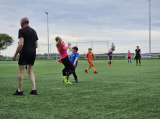 Laatste training S.K.N.W.K. JO11-1JM (partijtje tegen de ouders) van maandag 27 mei 2024 (130/137)